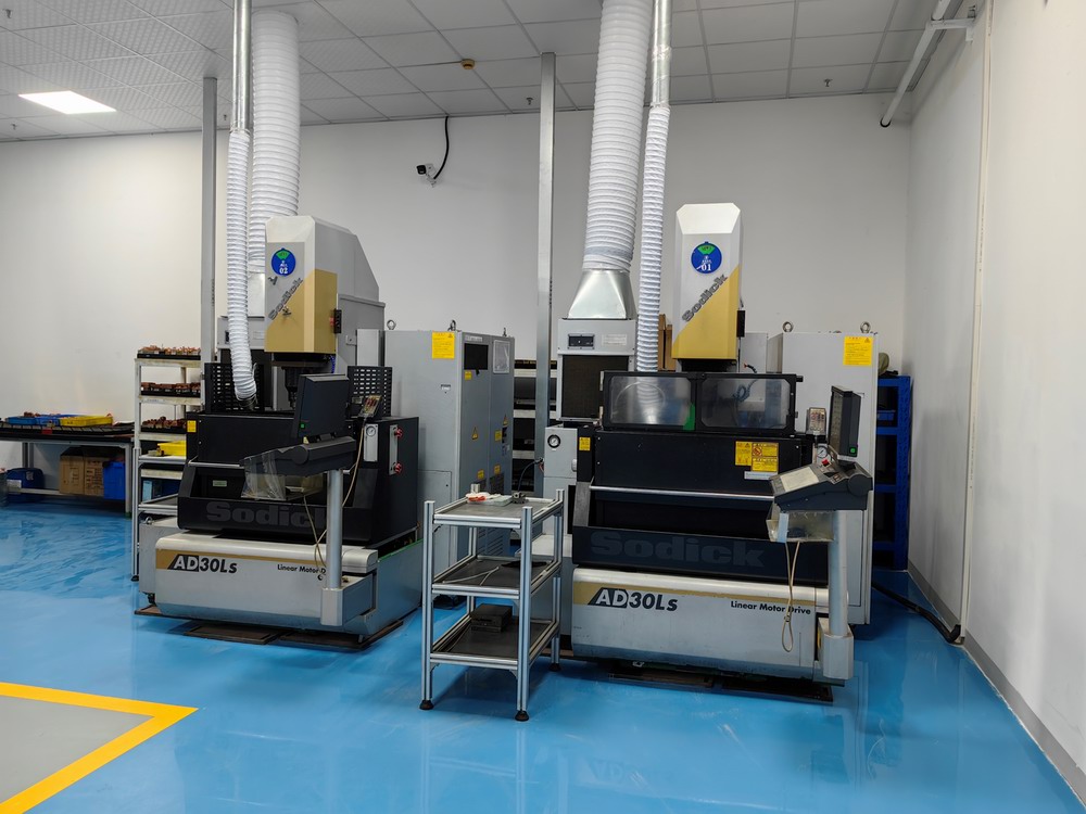 マキノスパーク3台、ソディックスパーク2台