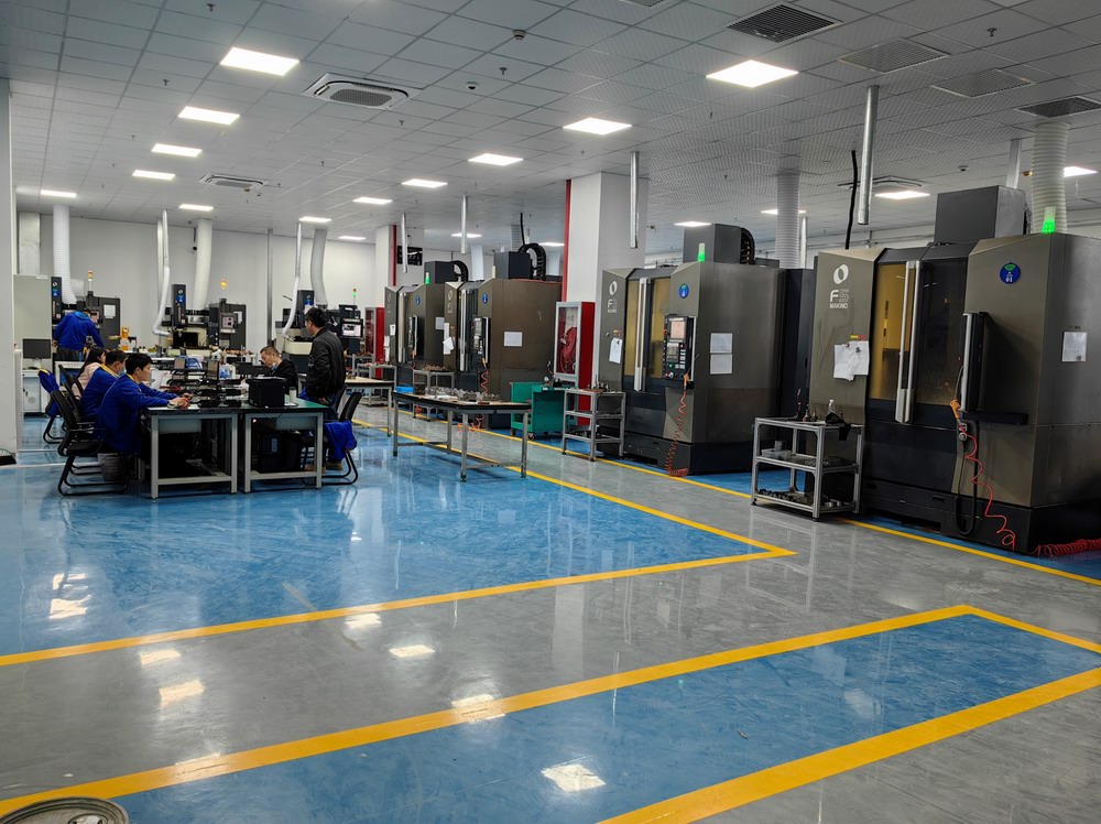 Makino加工センター4台、Fanuc加工センター1台、永進加工センター1台